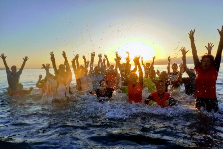 donne che fanno acquagym in mare